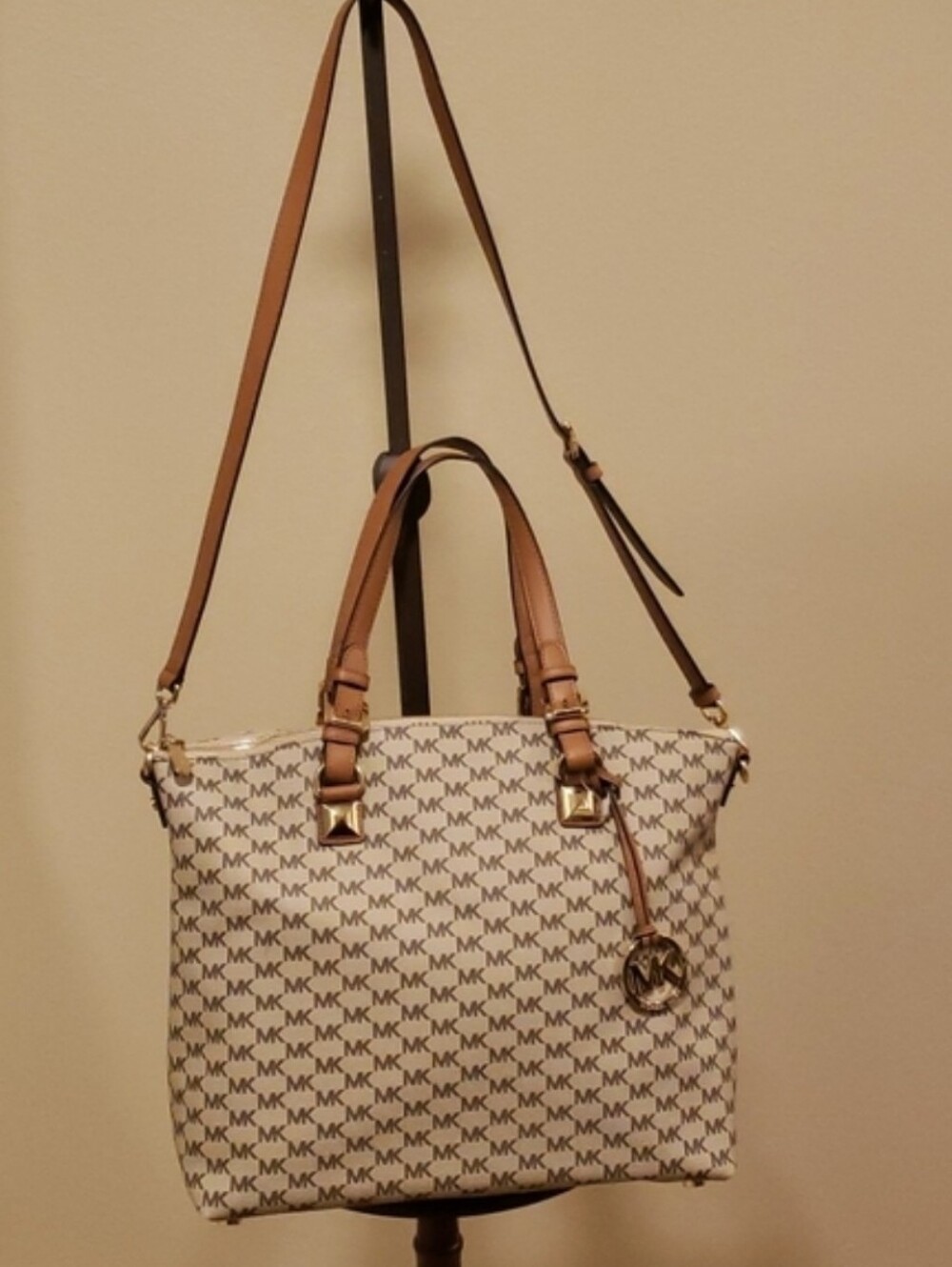 Michael Kors Jet Setter Zippered Tote Bag